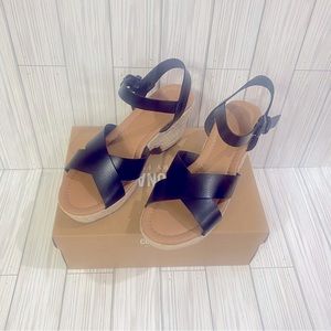 Cushionaire Women's Robbie Espadrille Wedge Sandal + Memory Foam Black Size:8W